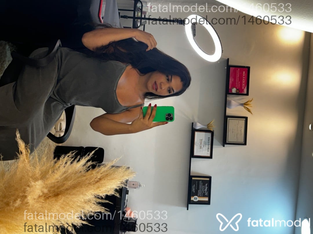 Acompanhante travesti com cabelo castanho de olhos castanhos em Caraguatatuba Acompanhante travesti com cabelo castanho de olhos castanhos em Caraguatatuba - Bruninha