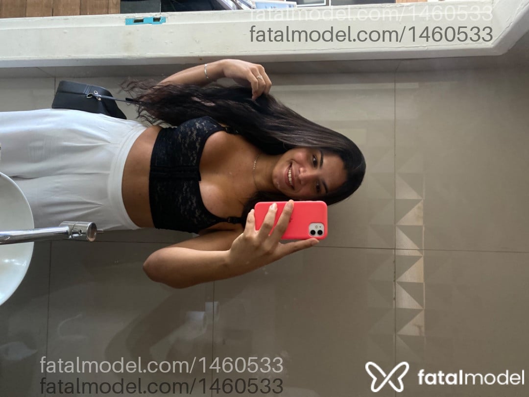 Acompanhante travesti com cabelo castanho de olhos castanhos em Caraguatatuba Acompanhante travesti com cabelo castanho de olhos castanhos em Caraguatatuba - Bruninha