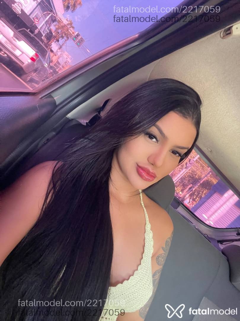 Acompanhante mulher morena (o) de olhos pretos - Mia Castro
