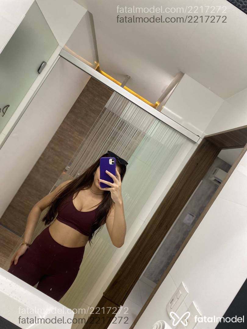 Acompanhante mulher com cabelo castanho de olhos mel - Karolina Alvez