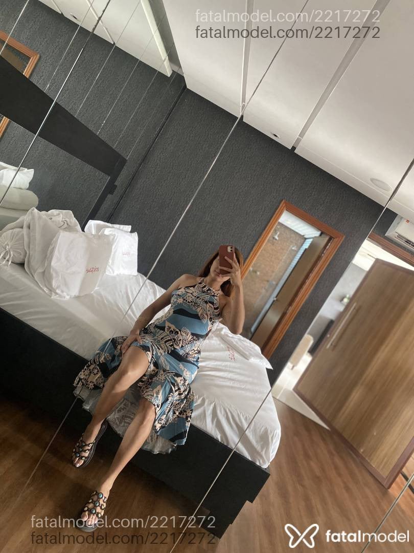 Acompanhante mulher com cabelo castanho de olhos mel - Karolina Alvez