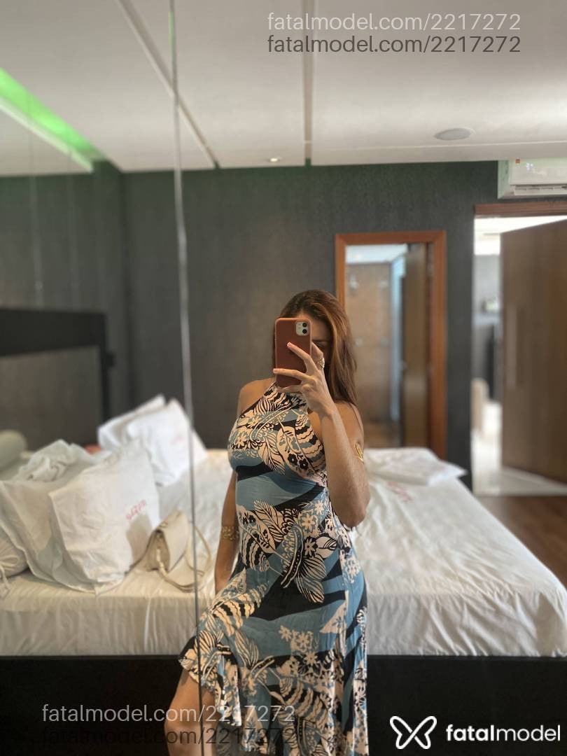 Acompanhante mulher com cabelo castanho de olhos mel - Karolina Alvez