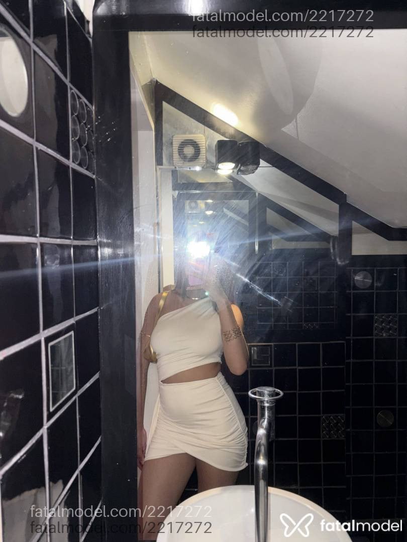 Acompanhante mulher com cabelo castanho de olhos mel - Karolina Alvez