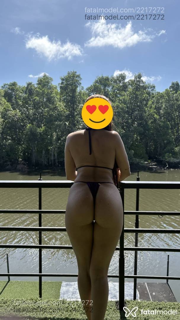 Acompanhante mulher com cabelo castanho de olhos mel - Karolina Alvez