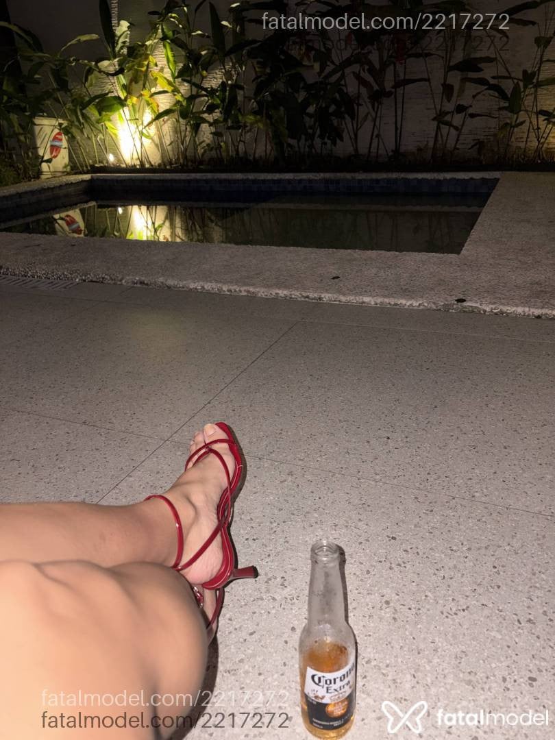 Acompanhante mulher com cabelo castanho de olhos mel - Karolina Alvez