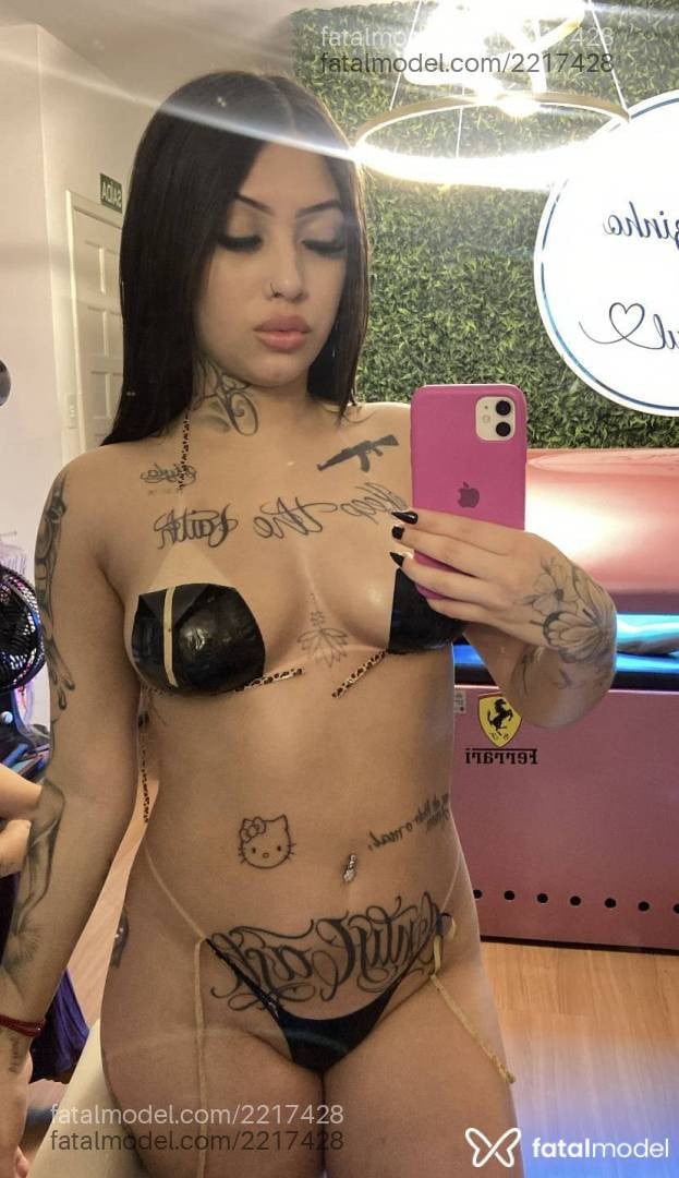 Acompanhante mulher com cabelo castanho de olhos castanhos - Emelly Mello Acompanhante mulher com cabelo castanho de olhos castanhos - Emelly Mello