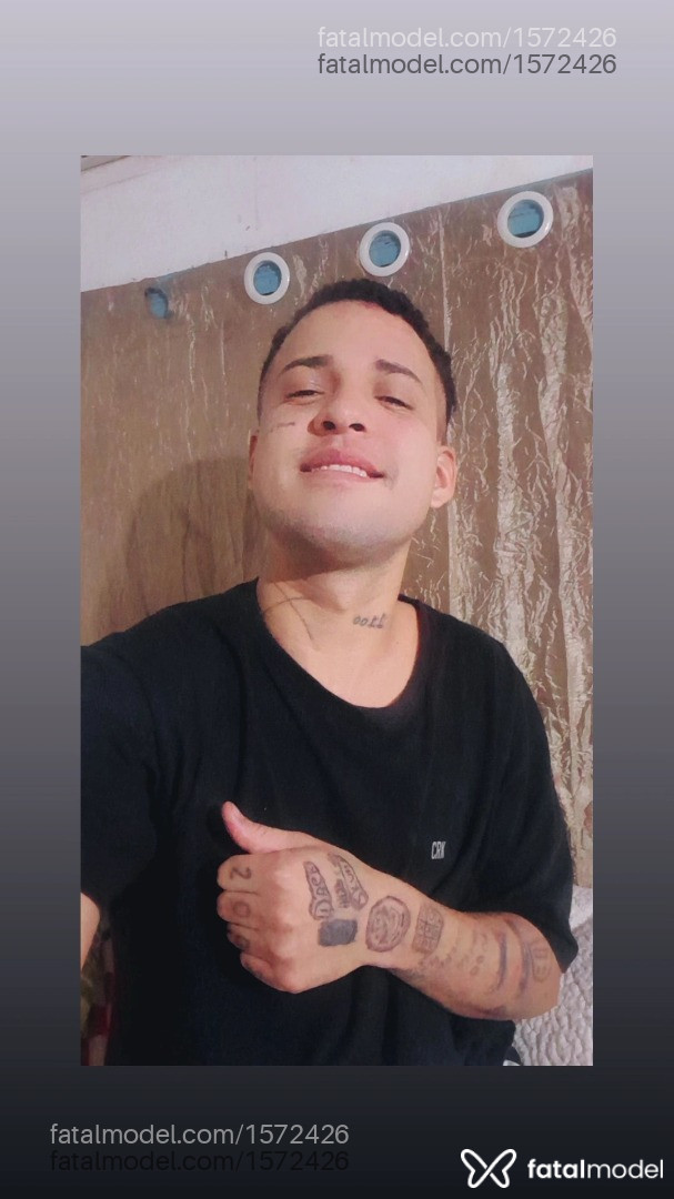 Acompanhante homem com cabelo castanho de olhos castanhos - Endrek Mateus Acompanhante homem com cabelo castanho de olhos castanhos - Endrek Mateus