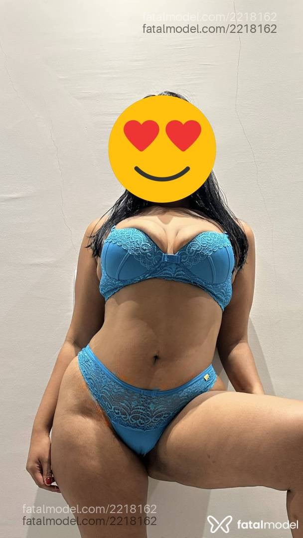 Acompanhante mulher morena (o) de olhos castanhos - Luna Blanc