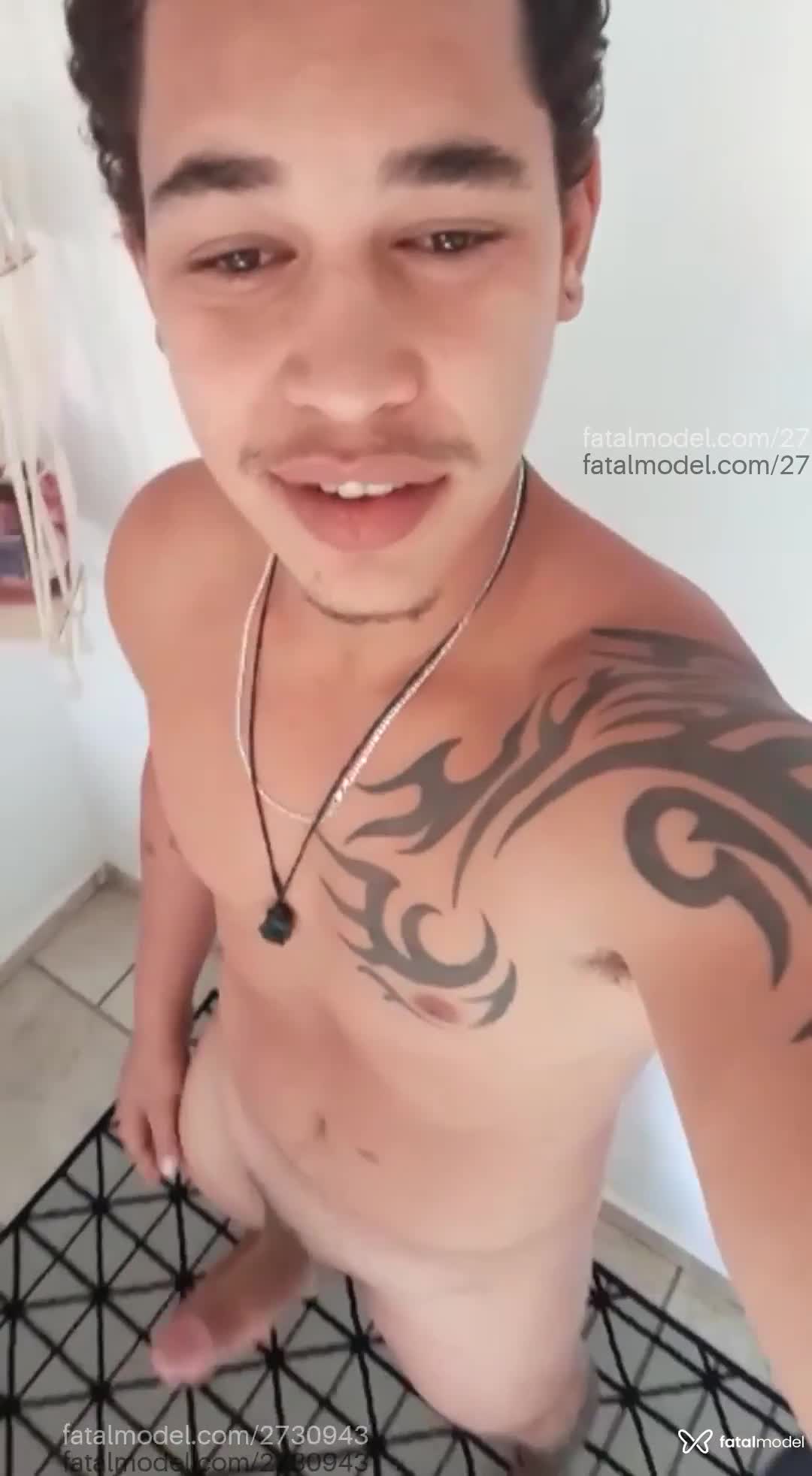 Acompanhante homem com cabelo castanho de olhos castanhos em Belo Horizonte - Guerra