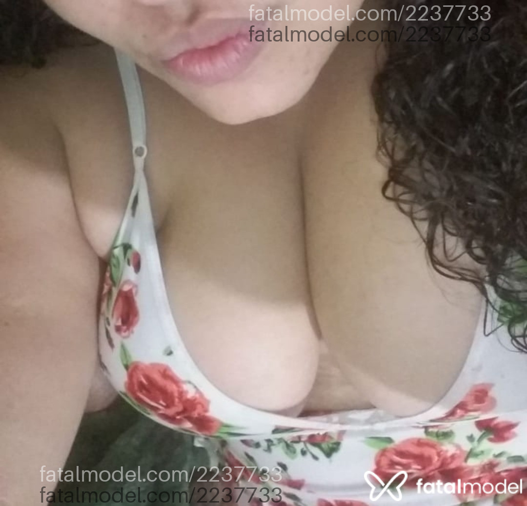 Acompanhante mulher com cabelo castanho de olhos castanhos em Porto Belo Acompanhante mulher com cabelo castanho de olhos castanhos em Porto Belo - Bruh