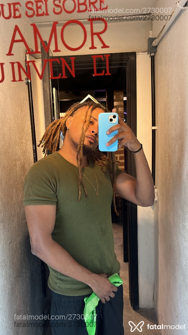 Acompanhante homem com cabelo castanho de olhos castanhos em Rio de Janeiro - Roots