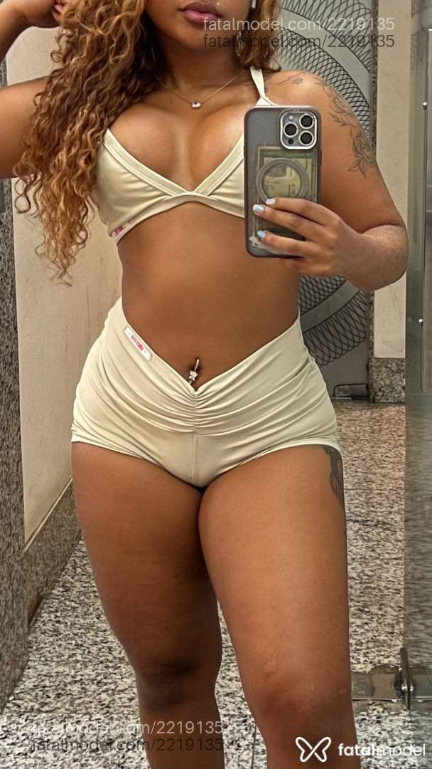 Acompanhante mulher com cabelo castanho de olhos castanhos - Alany Acompanhante mulher com cabelo castanho de olhos castanhos - Alany