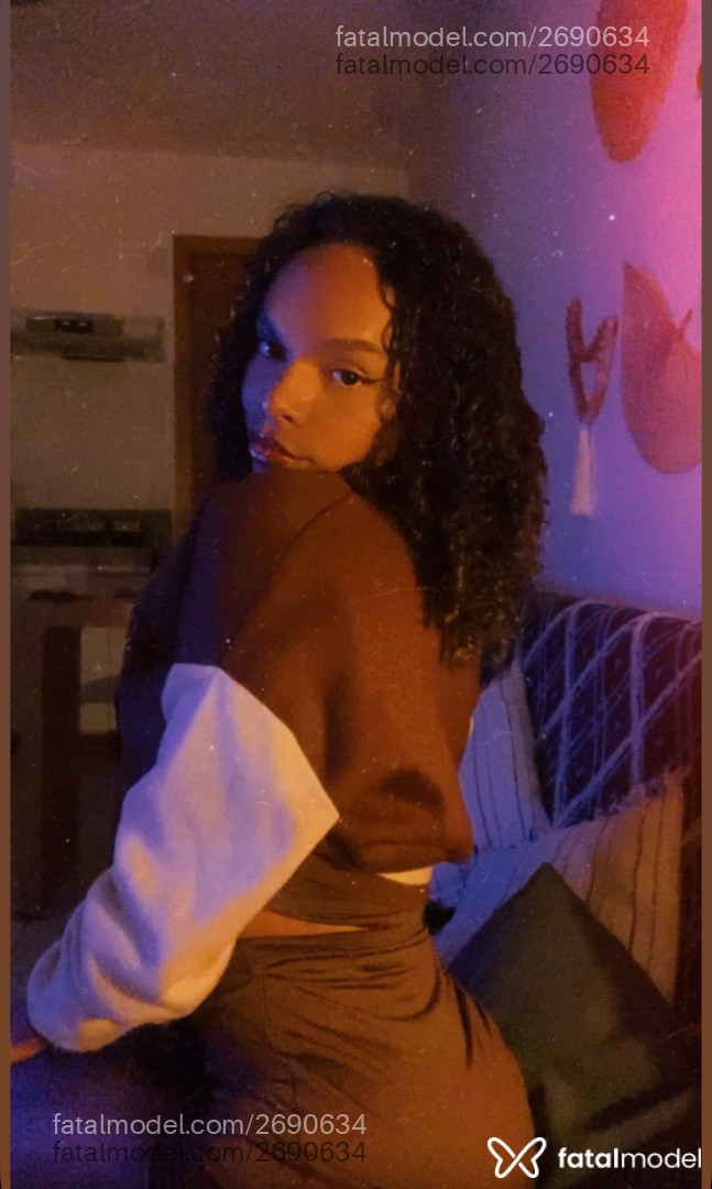 Acompanhante mulher trans morena (o) de olhos pretos em São Paulo - Preta Rara