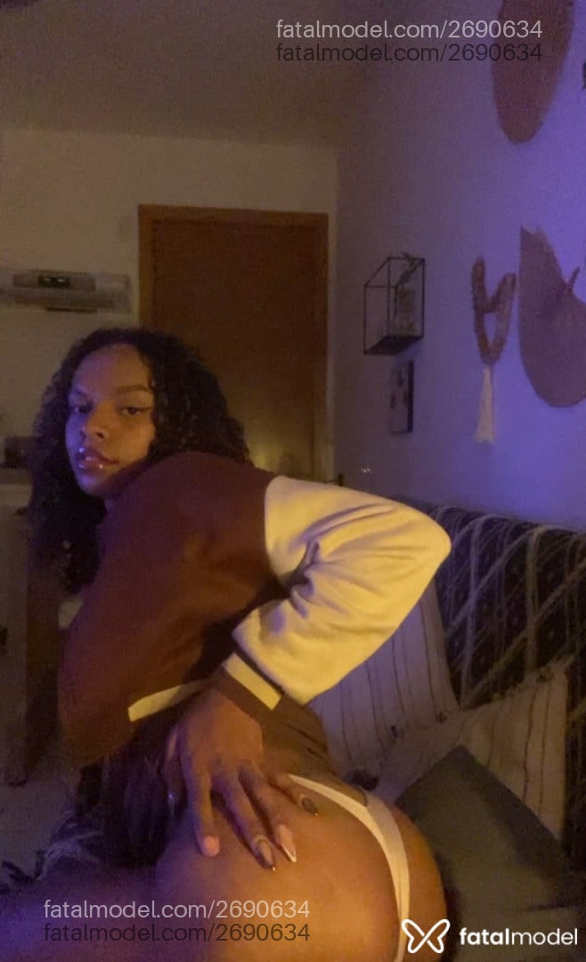 Acompanhante mulher trans morena (o) de olhos pretos em São Paulo - Preta Rara