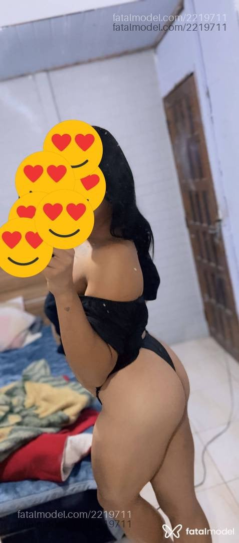 Acompanhante mulher trans morena (o) de olhos castanhos - Mirella