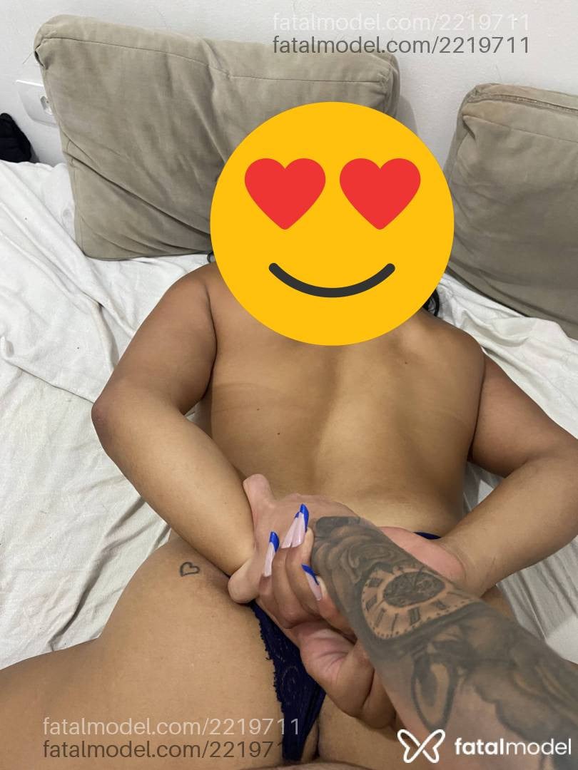Acompanhante mulher trans morena (o) de olhos castanhos - Mirella