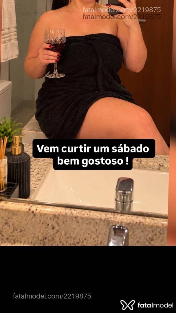 Acompanhante mulher morena (o) de olhos castanhos - íris