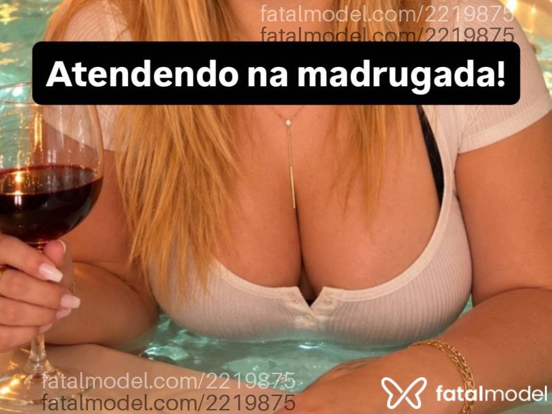 Acompanhante mulher morena (o) de olhos castanhos - íris