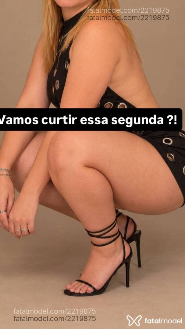 Acompanhante mulher morena (o) de olhos castanhos - íris