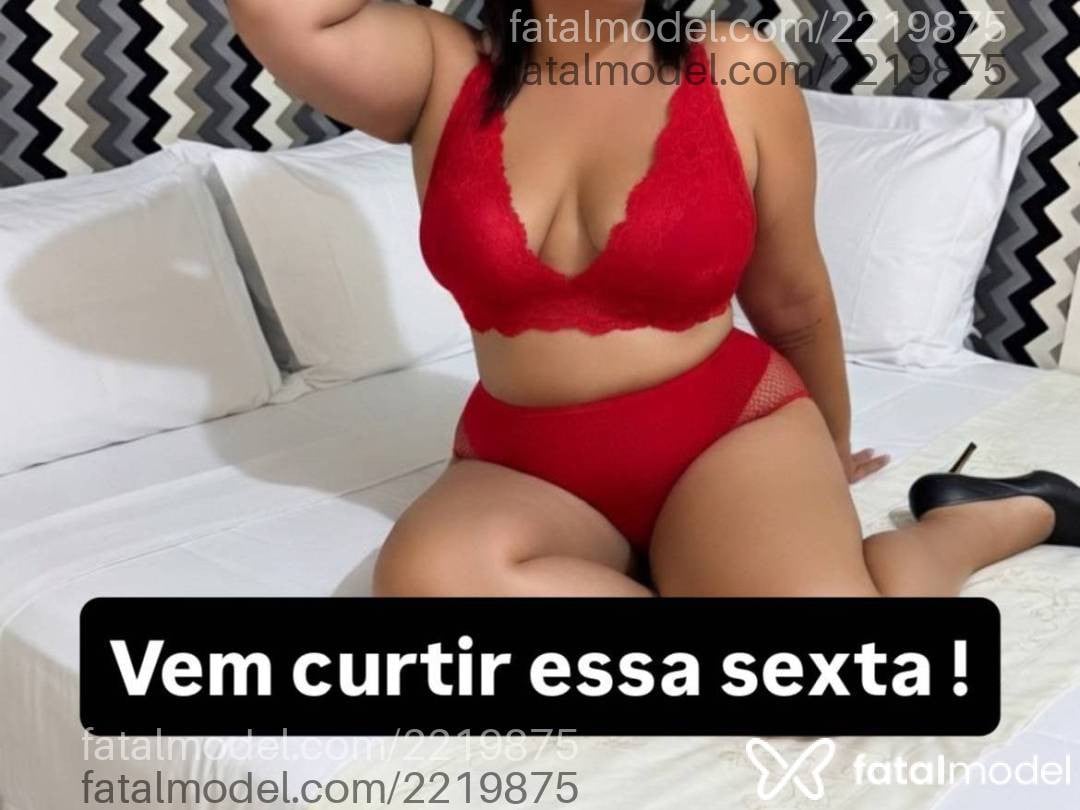 Acompanhante mulher morena (o) de olhos castanhos - íris
