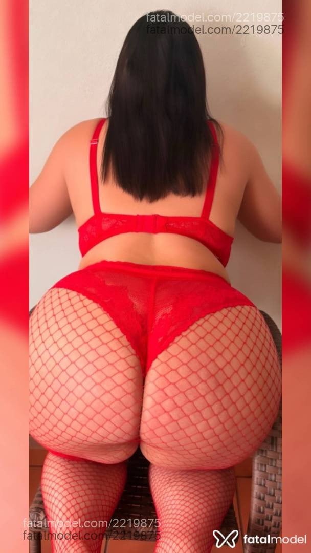 Acompanhante mulher morena (o) de olhos castanhos - íris