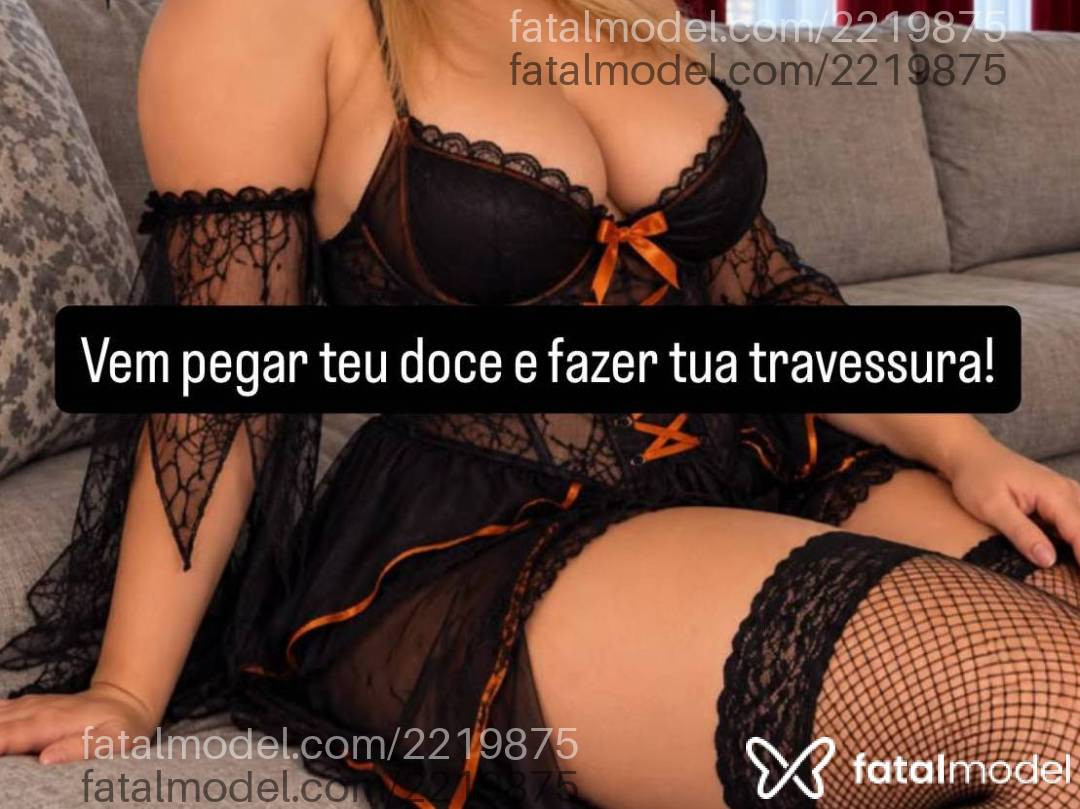 Acompanhante mulher morena (o) de olhos castanhos - íris