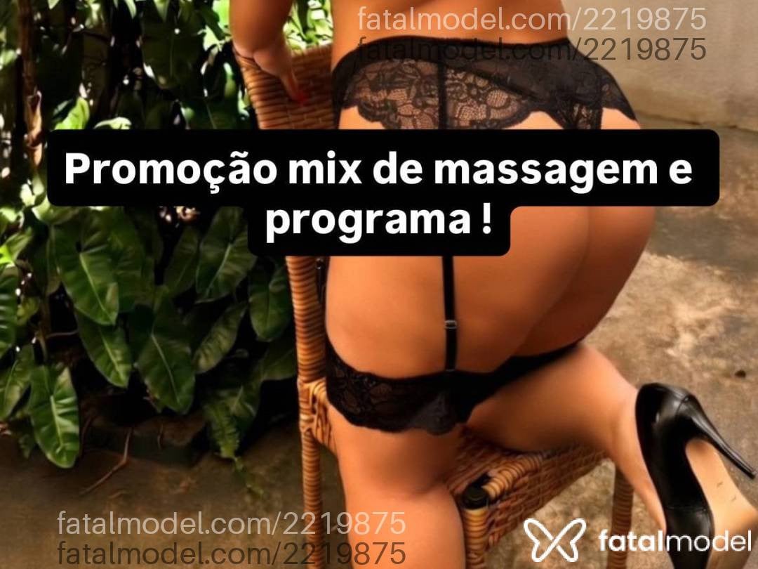 Acompanhante mulher morena (o) de olhos castanhos - íris