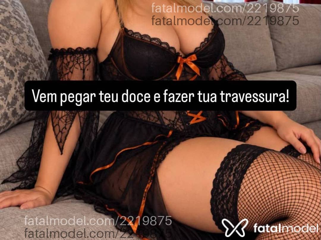 Acompanhante mulher morena (o) de olhos castanhos - íris