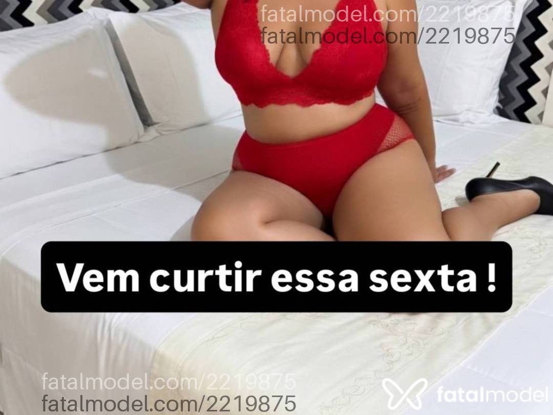 Acompanhante mulher morena (o) de olhos castanhos - íris