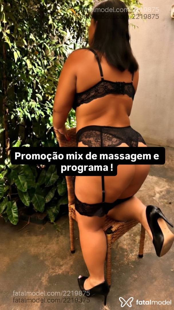 Acompanhante mulher morena (o) de olhos castanhos - íris