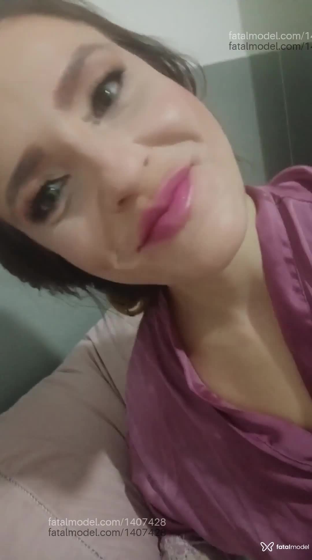 Acompanhante mulher loira (o) de olhos castanhos - Hellen Duarte Acompanhante mulher loira (o) de olhos castanhos - Hellen Duarte