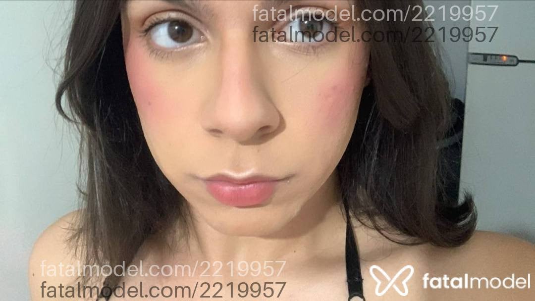 Acompanhante mulher trans com cabelo castanho de olhos castanhos em São Paulo - Carol