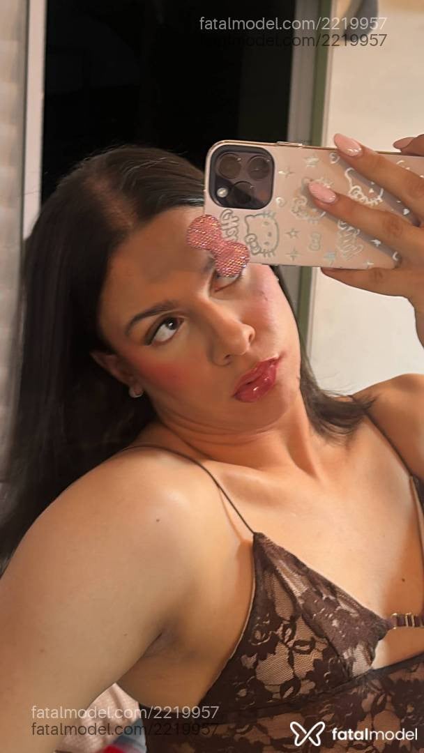 Acompanhante mulher trans com cabelo castanho de olhos castanhos - Carol Acompanhante mulher trans com cabelo castanho de olhos castanhos - Carol