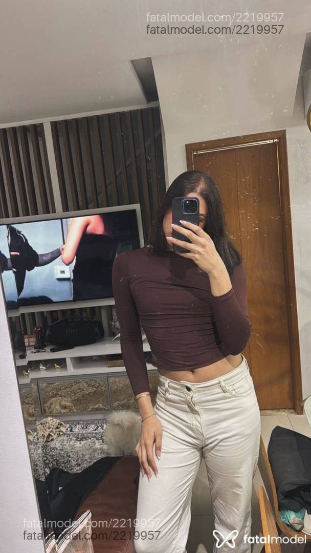 Acompanhante mulher trans com cabelo castanho de olhos castanhos em São Paulo - Carol