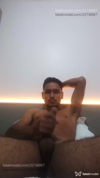 Acompanhante homem morena (o) de olhos castanhos em Cascavel - Negrao