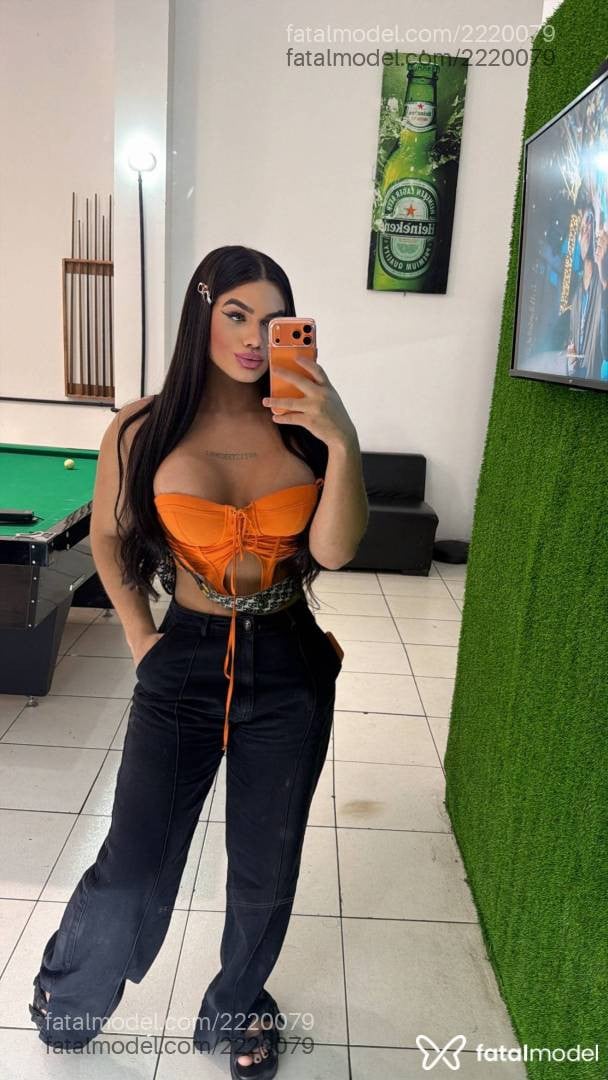 Acompanhante mulher trans com cabelo castanho de olhos verdes em Campo Mourão Acompanhante mulher trans com cabelo castanho de olhos verdes em Campo Mourão - Laninha