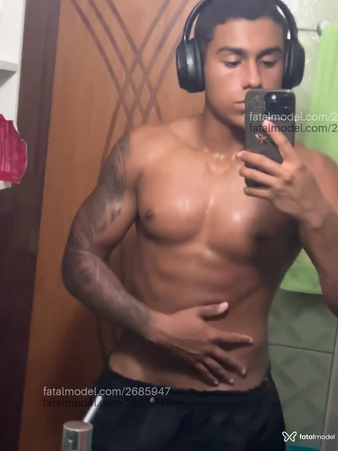 Acompanhante homem morena (o) de olhos mel em Rio de Janeiro - Henriques