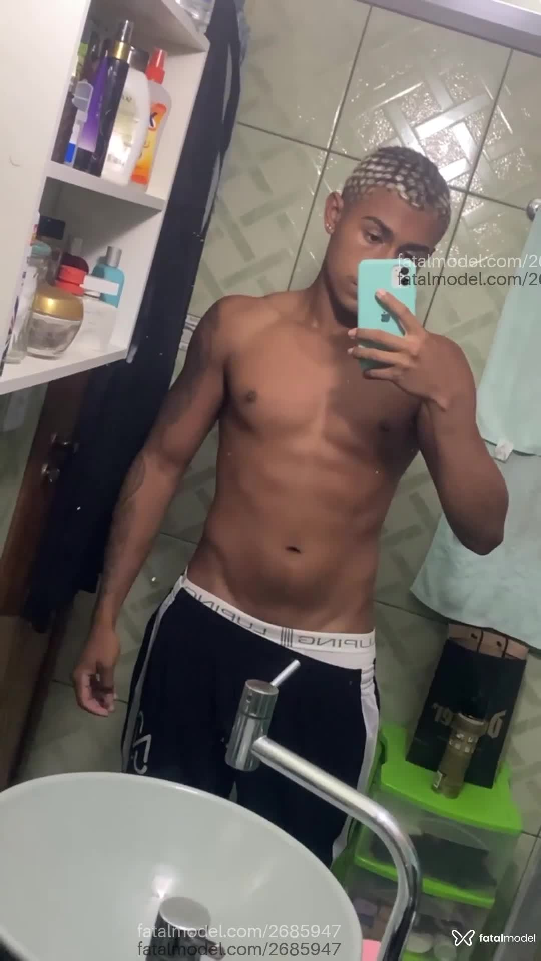Acompanhante homem morena (o) de olhos mel em Rio de Janeiro - Henriques