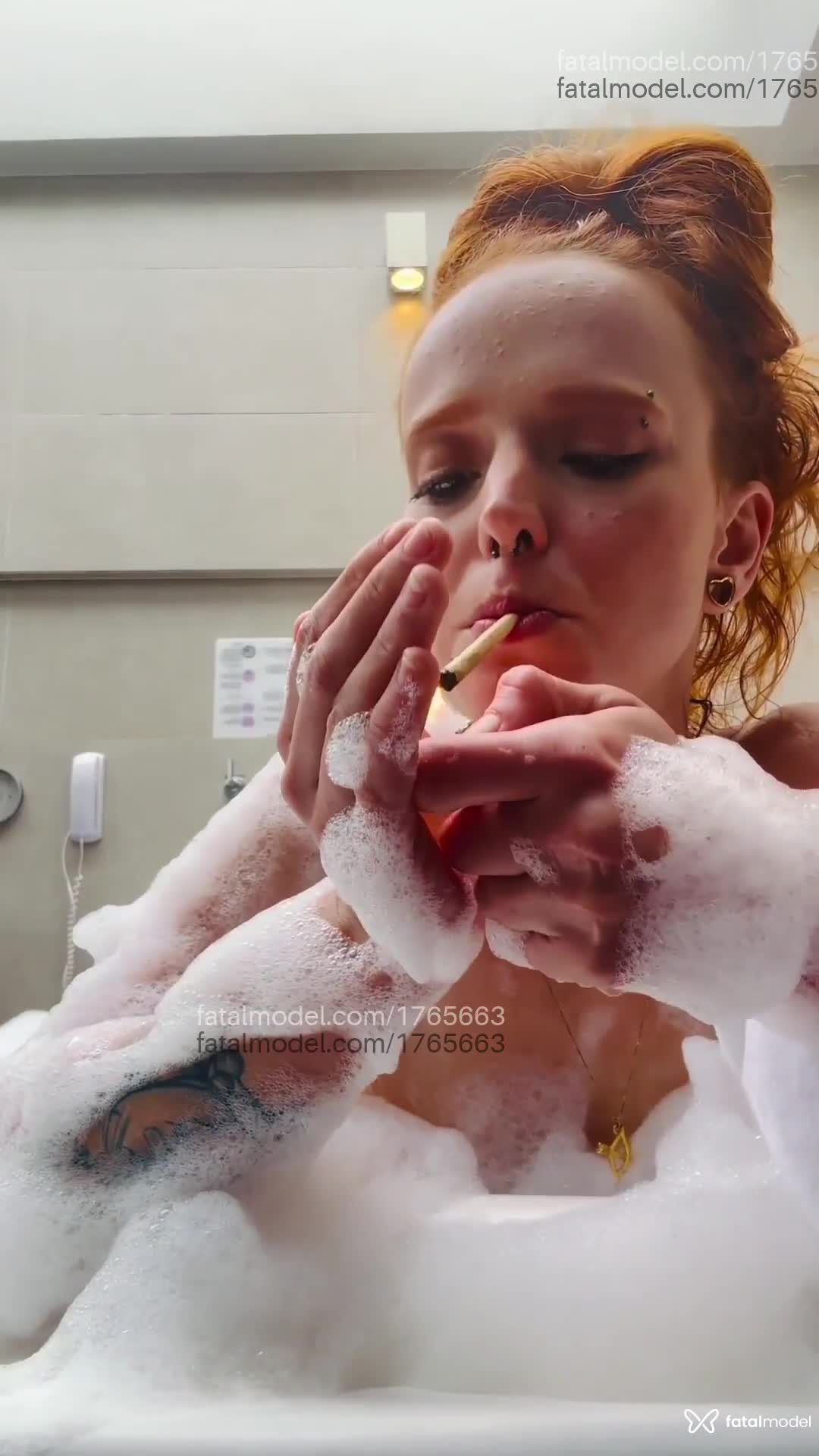 Acompanhante mulher ruiva (o) de olhos castanhos em São Paulo - Lari Luna