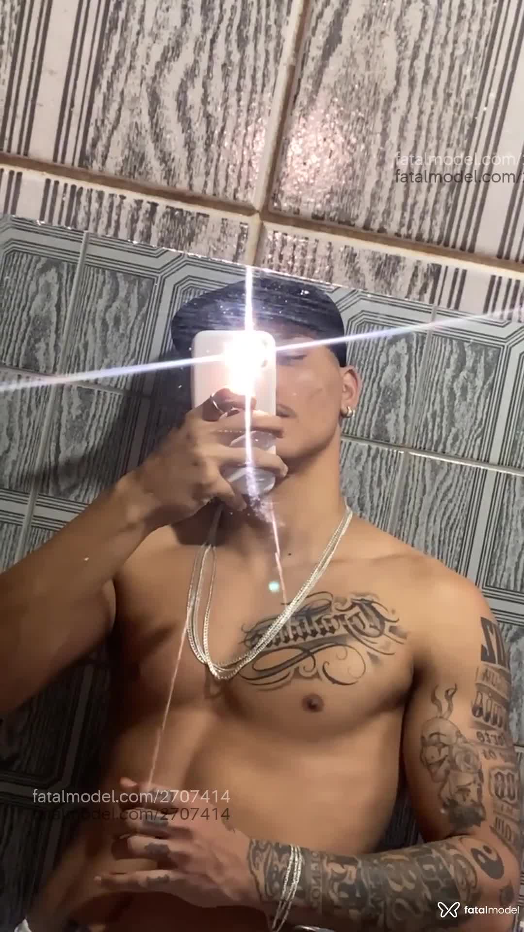 Acompanhante homem morena (o) de olhos castanhos - Eodudu Acompanhante homem morena (o) de olhos castanhos - Eodudu