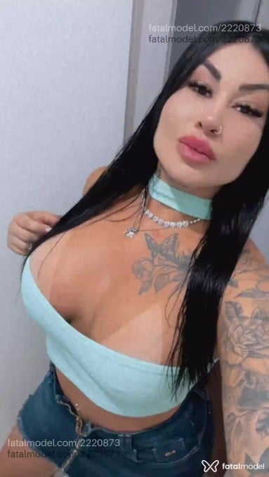 Acompanhante mulher loira (o) de olhos castanhos - ímola Ferraz
