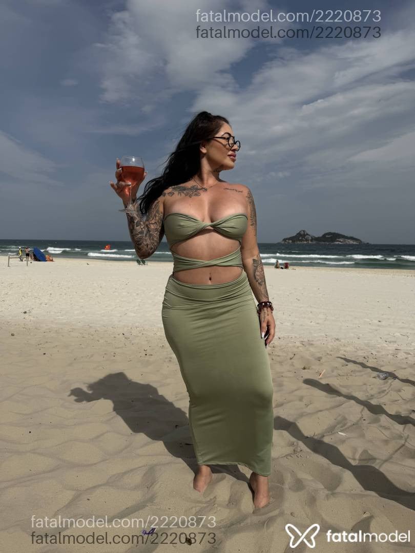 Acompanhante mulher loira (o) de olhos castanhos - ímola Ferraz