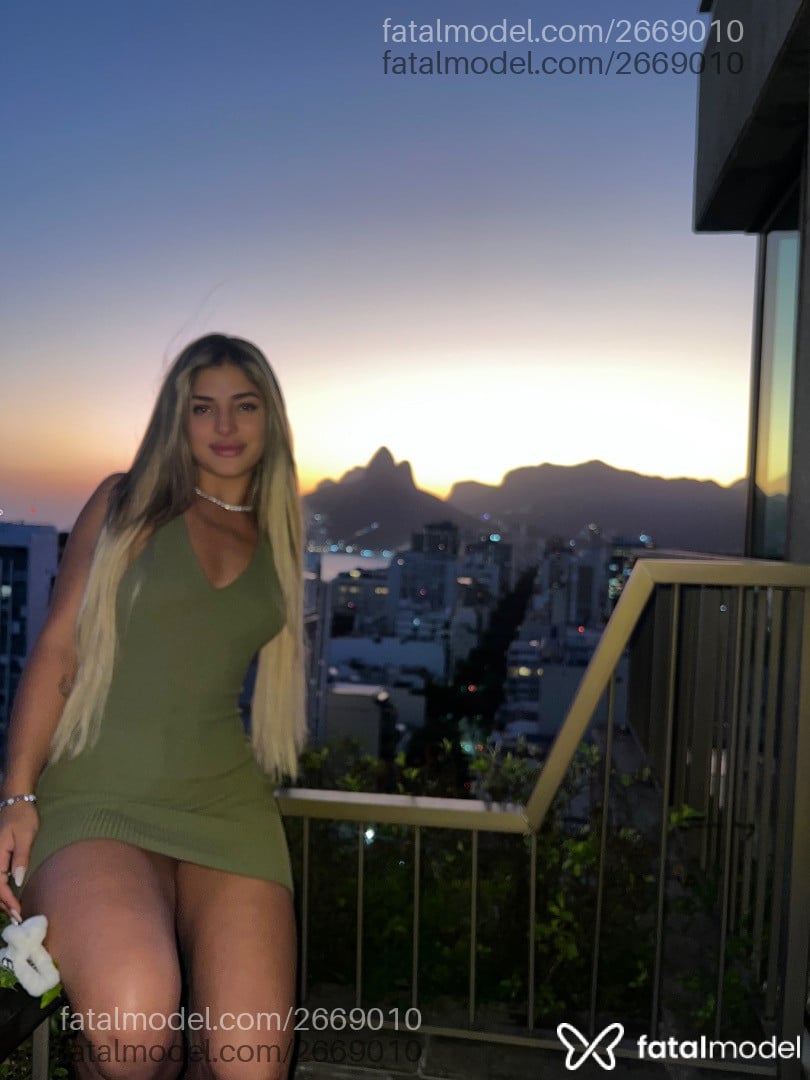 Acompanhante mulher loira (o) de olhos castanhos em Curitiba - Suzan Rafaeli