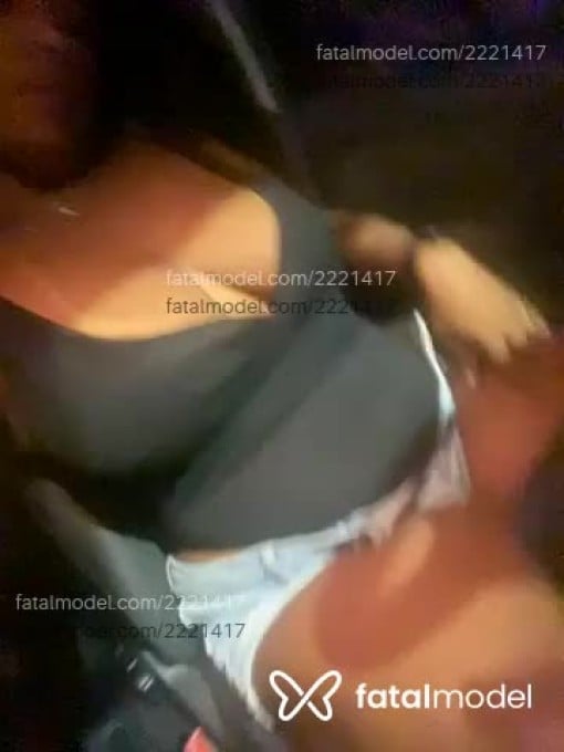 Acompanhante mulher morena (o) de olhos pretos - Athena