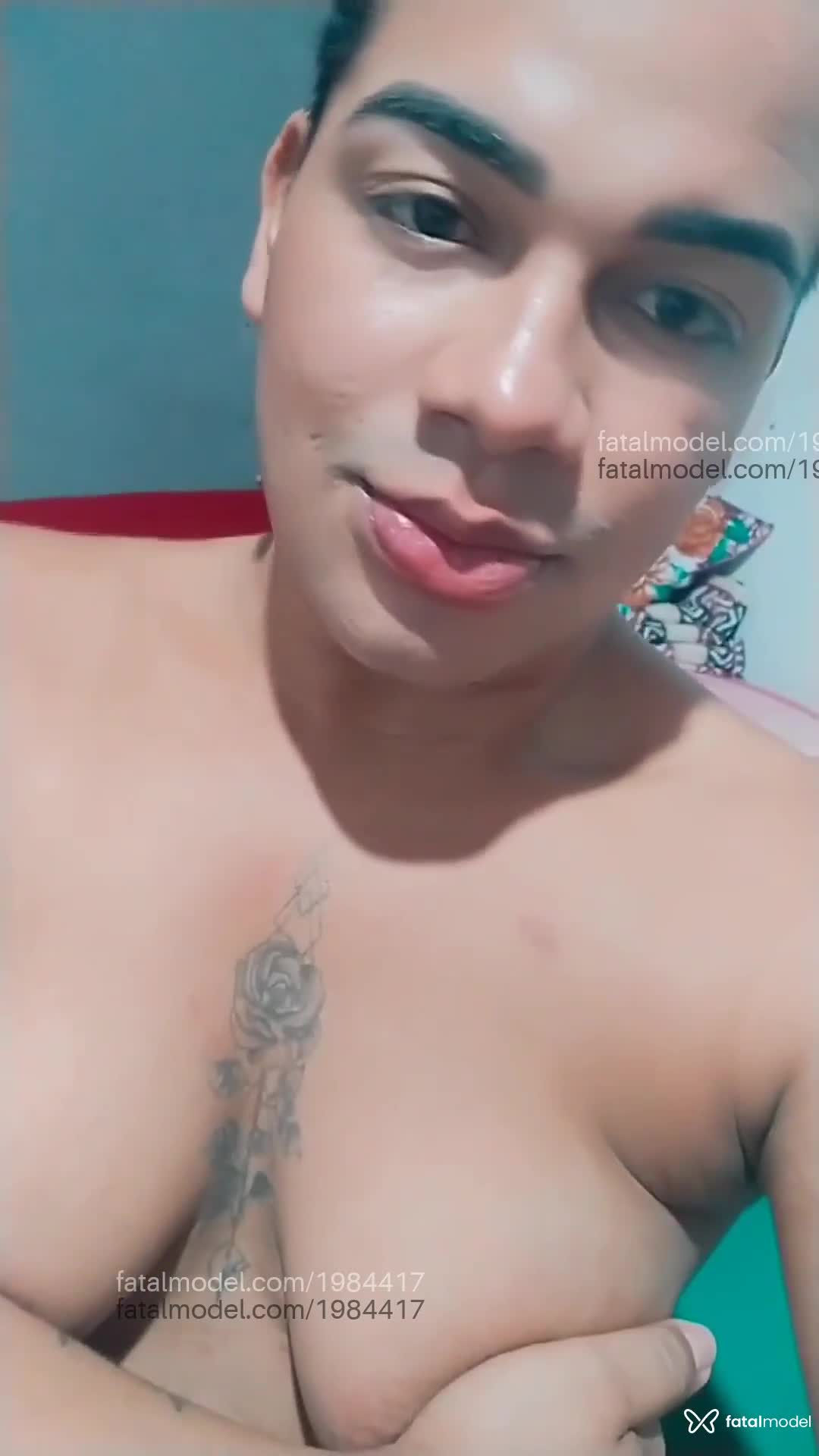 Acompanhante mulher trans com cabelo castanho de olhos mel em São Desidério - Cibelly