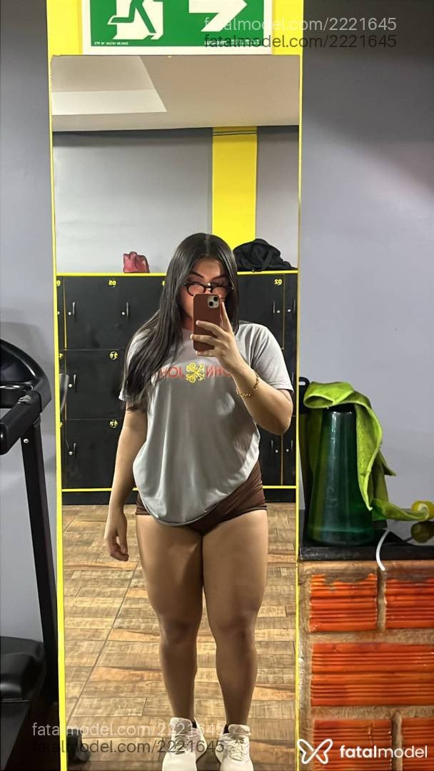 Acompanhante mulher trans morena (o) de olhos mel - Lavínia