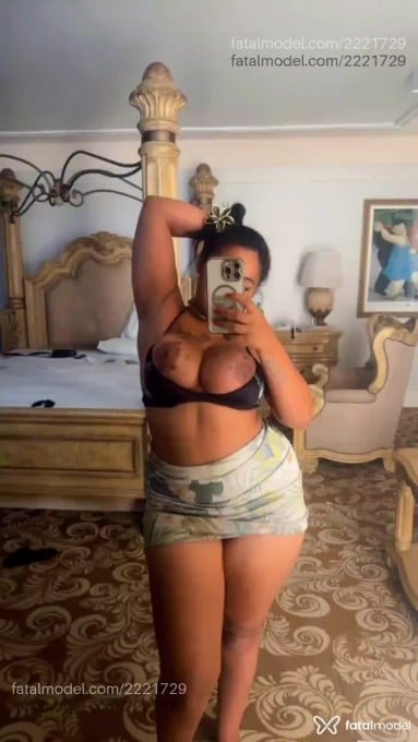 Acompanhante mulher morena (o) de olhos pretos em Pindamonhangaba - Karine