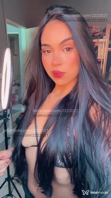 Acompanhante mulher morena (o) de olhos castanhos - Vick Reis