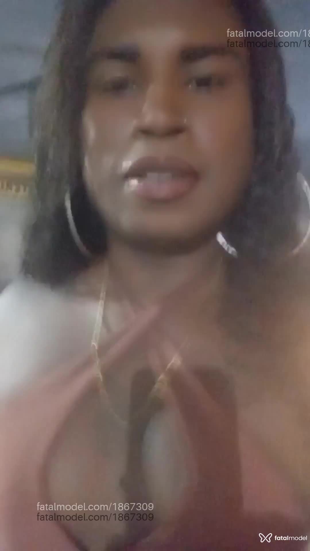 Acompanhante mulher trans com cabelo castanho de olhos castanhos em Magé Acompanhante mulher trans com cabelo castanho de olhos castanhos em Magé - Agatha silva