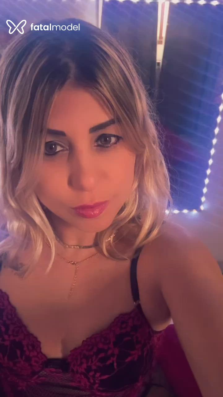 Acompanhante mulher loira (o) de olhos verdes - Rapha Dumont